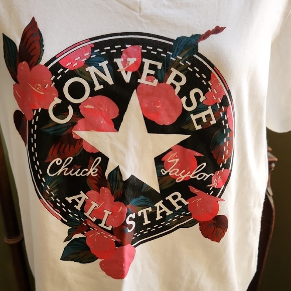 GUC Converse Women's White Floral V-Neck Graphic Tee-Size L - Picture 2 of 4